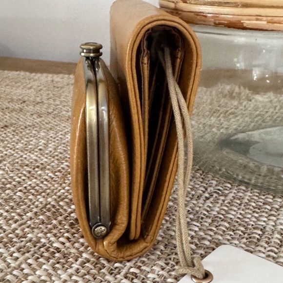 HOBO ROBIN Trifold Wallet Compact in Natural NWT - Picture 10 of 16